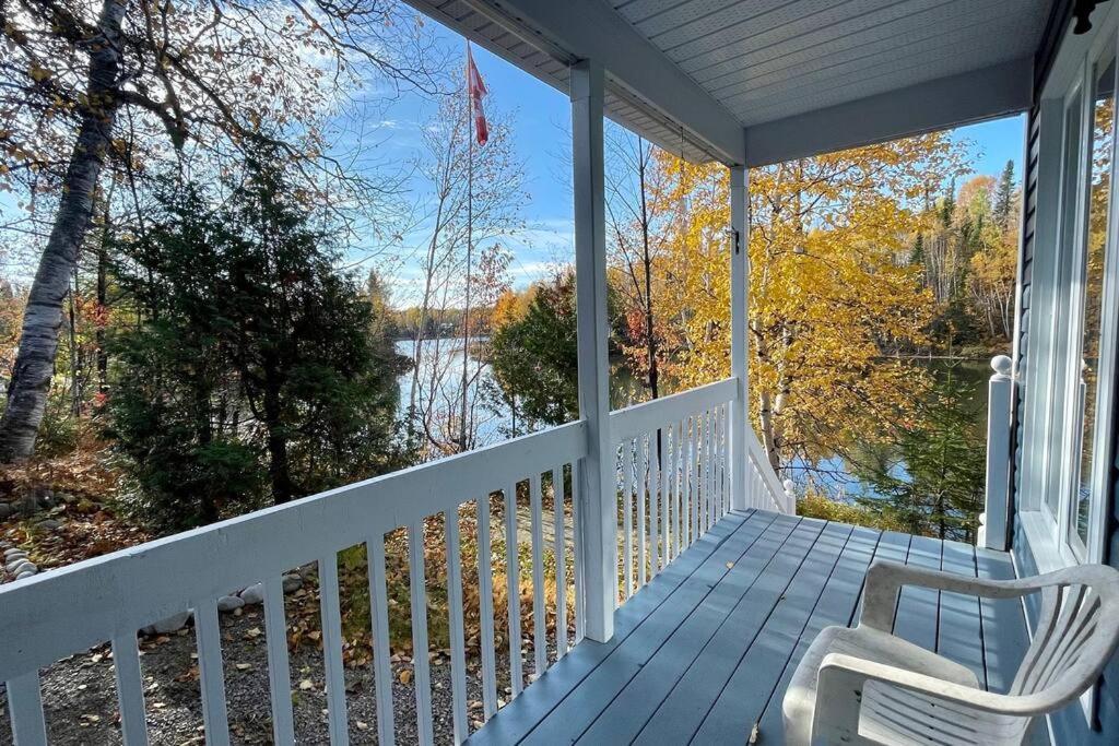 Le Chalet Bleu, Aux Pieds Des Monts-Valin Saint-David-de-Falardeau 외부 사진