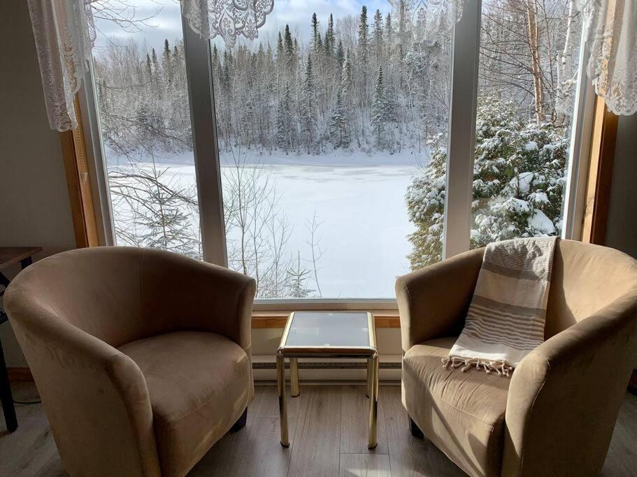 Le Chalet Bleu, Aux Pieds Des Monts-Valin Saint-David-de-Falardeau 외부 사진